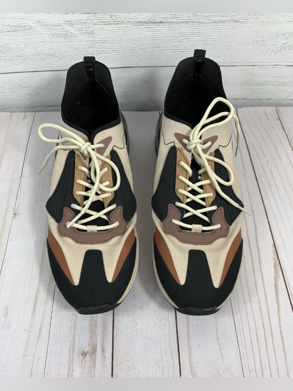 Fabletics Echo Performance Sneakers Women's Size 8.5 View 2